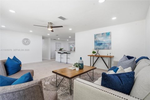 House in Brandon, Florida 3 bedrooms № 2006766 - photo 5