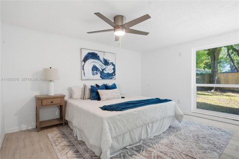 House in Brandon, Florida 3 bedrooms № 2006766 - photo 13