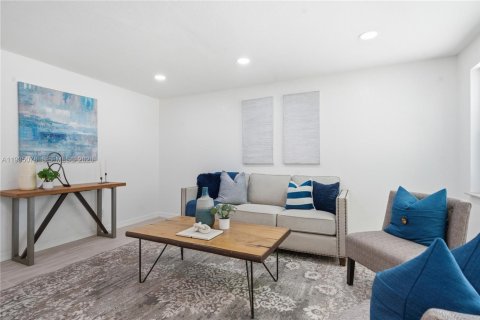 House in Brandon, Florida 3 bedrooms № 2006766 - photo 6