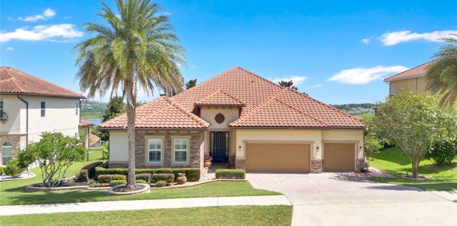 Villa ou maison à Clermont, Floride 4 chambres, 296.36 m2 № 2204017