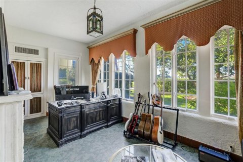 House in Belleair, Florida 5 bedrooms, 668.25 sq.m. № 1608097 - photo 14