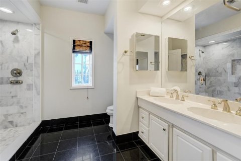 House in Belleair, Florida 5 bedrooms, 668.25 sq.m. № 1608097 - photo 21