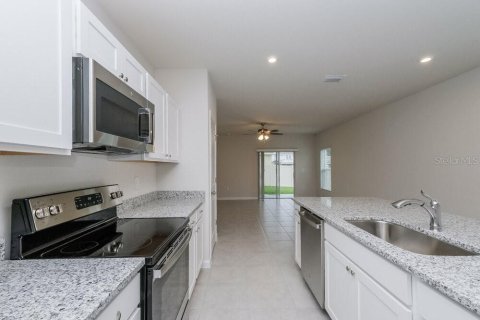 House in Zephyrhills, Florida 3 bedrooms, 139.35 sq.m. № 1905108 - photo 6