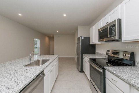 House in Zephyrhills, Florida 3 bedrooms, 139.35 sq.m. № 1905108 - photo 5