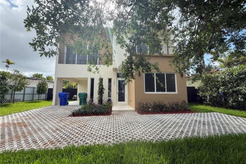 Casa en Miami, Florida 5 dormitorios, 306.58 m2 № 2057187