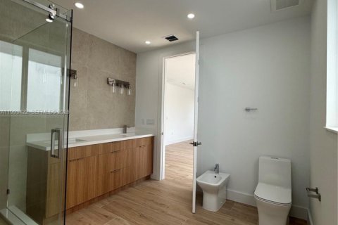 House in Miami, Florida 5 bedrooms, 306.58 sq.m. № 2057187 - photo 26