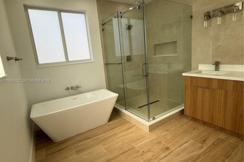House in Miami, Florida 5 bedrooms, 306.58 sq.m. № 2057187 - photo 27