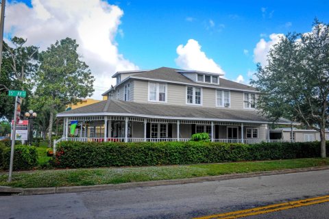 Commercial property in Vero Beach, Florida № 2086908 - photo 2