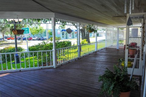 Commercial property in Vero Beach, Florida № 2086908 - photo 5