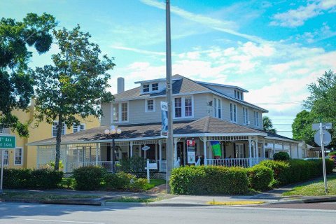 Commercial property in Vero Beach, Florida № 2086908