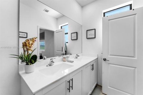 House in Homestead, Florida 3 bedrooms, 164.62 sq.m. № 2041297 - photo 17