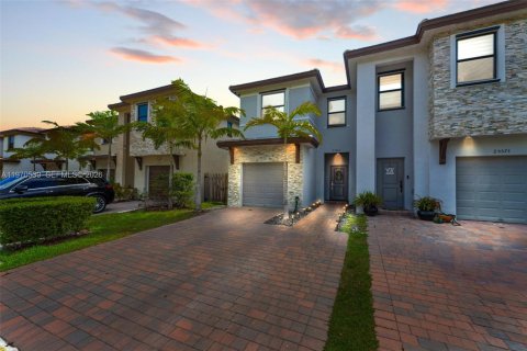 House in Homestead, Florida 3 bedrooms, 164.62 sq.m. № 2041297 - photo 3