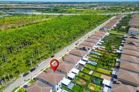 House in Homestead, Florida 3 bedrooms, 164.62 sq.m. № 2041297 - photo 28