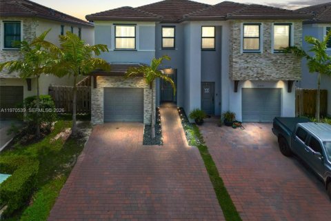 House in Homestead, Florida 3 bedrooms, 164.62 sq.m. № 2041297 - photo 4