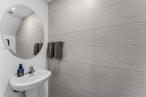 House in Homestead, Florida 3 bedrooms, 164.62 sq.m. № 2041297 - photo 25