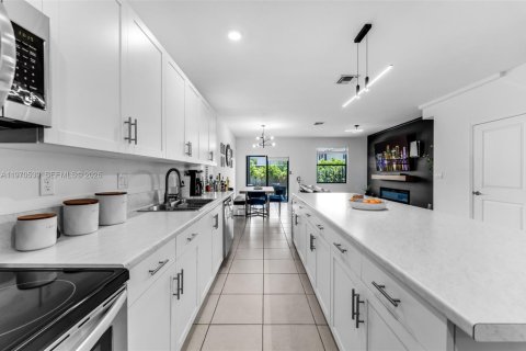 House in Homestead, Florida 3 bedrooms, 164.62 sq.m. № 2041297 - photo 8