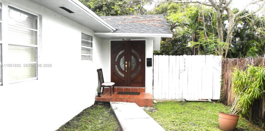 House in Miami, Florida 3 bedrooms, 165.92 sq.m. № 2006293