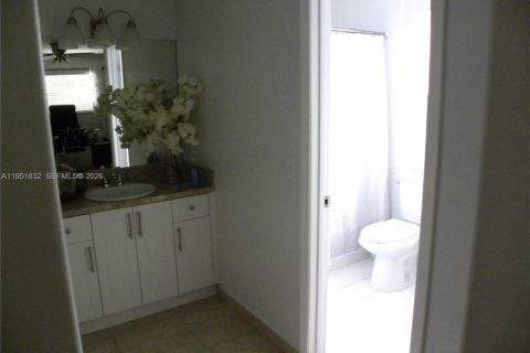 House in Miami, Florida 3 bedrooms, 165.92 sq.m. № 2006293 - photo 10