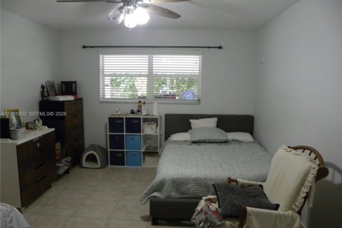 House in Miami, Florida 3 bedrooms, 165.92 sq.m. № 2006293 - photo 8