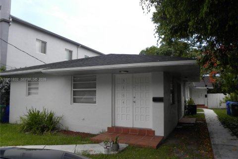 House in Miami, Florida 3 bedrooms, 165.92 sq.m. № 2006293 - photo 2