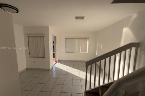 Купить таунхаус в Майами, Флорида 2 спальни, 111.48м2, № 2035157 - фото 27