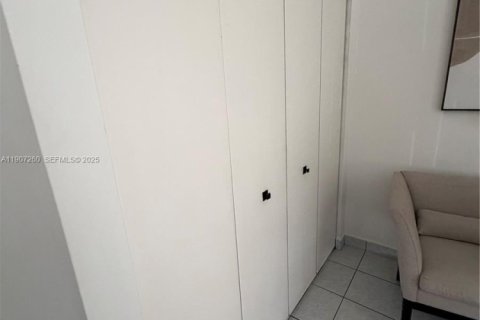 Купить таунхаус в Майами, Флорида 2 спальни, 111.48м2, № 2035157 - фото 12