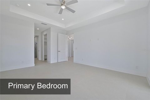 House in Cape Coral, Florida 3 bedrooms, 176.51 sq.m. № 2318369 - photo 21