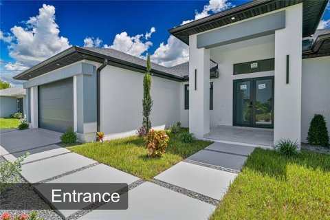 House in Cape Coral, Florida 3 bedrooms, 176.51 sq.m. № 2318369 - photo 4