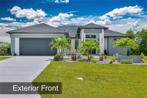 House in Cape Coral, Florida 3 bedrooms, 176.51 sq.m. № 2318369 - photo 2