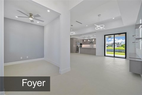 House in Cape Coral, Florida 3 bedrooms, 176.51 sq.m. № 2318369 - photo 6