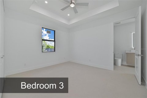 House in Cape Coral, Florida 3 bedrooms, 176.51 sq.m. № 2318369 - photo 29