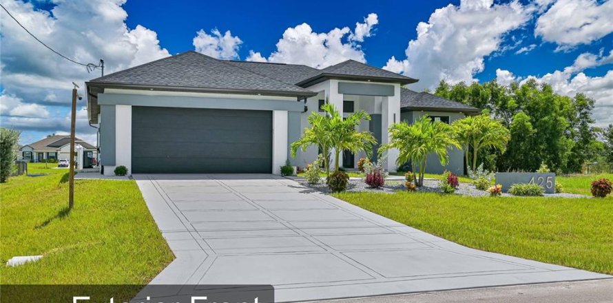 House in Cape Coral, Florida 3 bedrooms, 176.51 sq.m. № 2318369