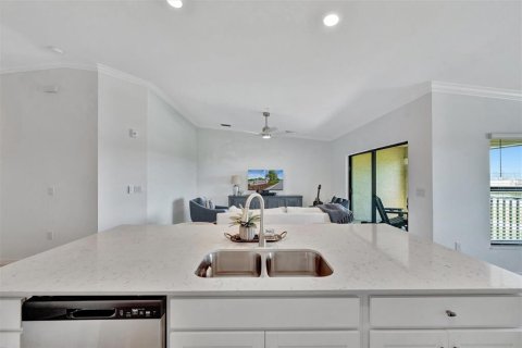 Condo in Bradenton, Florida, 2 bedrooms in LAKEWOOD NATIONAL  № 1792302 - photo 12
