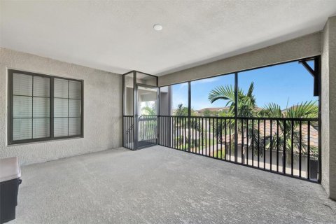 Condo in Bradenton, Florida, 2 bedrooms in LAKEWOOD NATIONAL  № 1792302 - photo 4