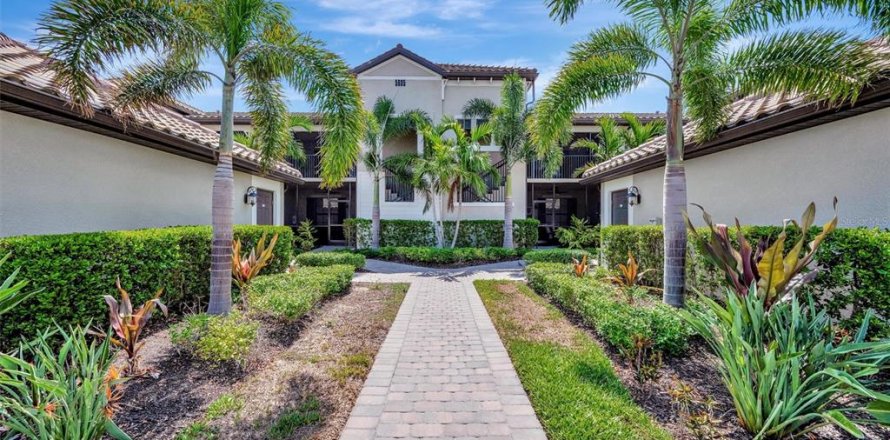 Condo in Bradenton, Florida, 2 bedrooms in LAKEWOOD NATIONAL  № 1792302