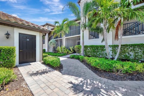 Condo in Bradenton, Florida, 2 bedrooms in LAKEWOOD NATIONAL  № 1792302 - photo 2