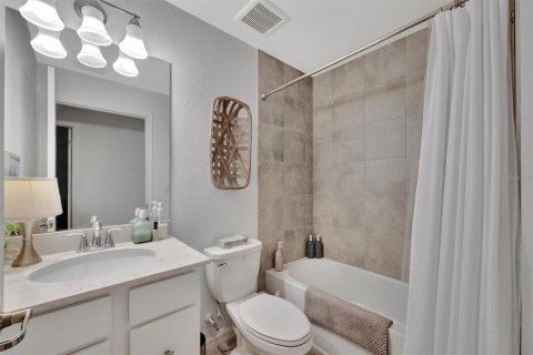 Condo in Bradenton, Florida, 2 bedrooms in LAKEWOOD NATIONAL  № 1792302 - photo 27