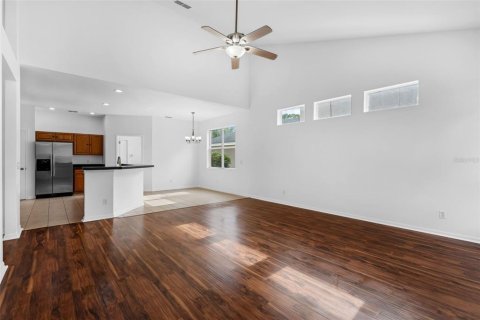 House in Oviedo, Florida 4 bedrooms, 299.33 sq.m. № 1907471 - photo 8