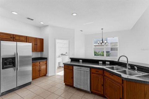 House in Oviedo, Florida 4 bedrooms, 299.33 sq.m. № 1907471 - photo 12