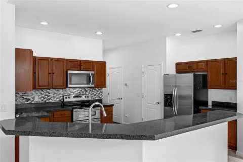 House in Oviedo, Florida 4 bedrooms, 299.33 sq.m. № 1907471 - photo 13