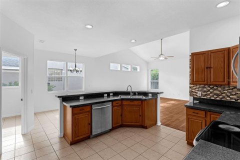 House in Oviedo, Florida 4 bedrooms, 299.33 sq.m. № 1907471 - photo 11