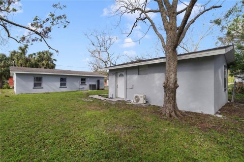 House in Sanford, Florida 4 bedrooms, 124.95 sq.m. № 1828508 - photo 19