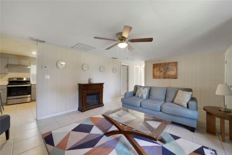 House in Sanford, Florida 4 bedrooms, 124.95 sq.m. № 1828508 - photo 5