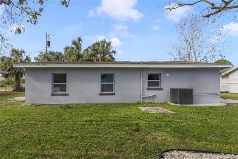 House in Sanford, Florida 4 bedrooms, 124.95 sq.m. № 1828508 - photo 18