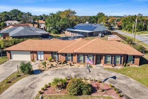 Casa en Deltona, Florida 3 dormitorios, 248.42 m2 № 2329312