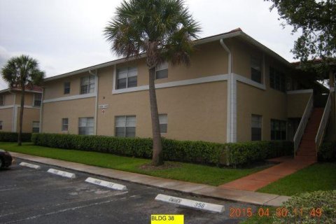 Condominio en alquiler en Coral Springs, Florida, 2 dormitorios № 1226952 - foto 1