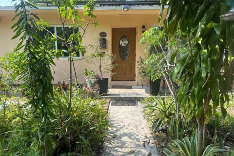 Casa en North Miami Beach, Florida 3 dormitorios, 130.53 m2 № 2250652