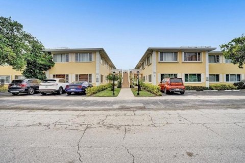 Condominio en Fort Lauderdale, Florida, 2 dormitorios № 2187375