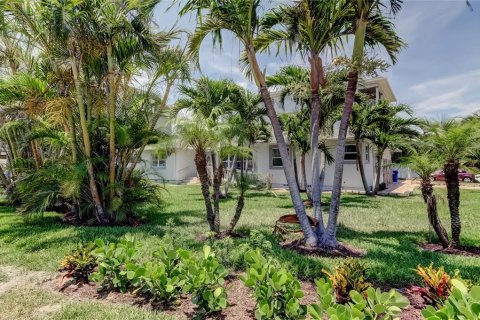 House in Redington Beach, Florida 3 bedrooms, 168.71 sq.m. № 1759560 - photo 12