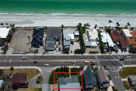 House in Redington Beach, Florida 3 bedrooms, 168.71 sq.m. № 1759560 - photo 6